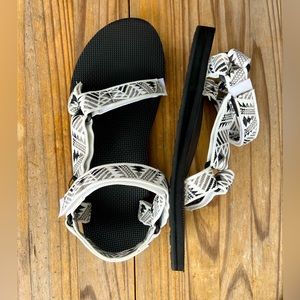 Teva Original Universal Boomerang white/gray sandals, size 11